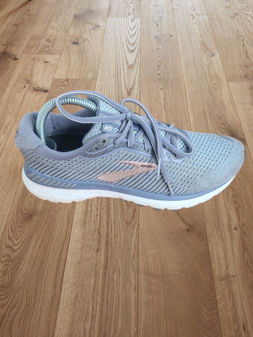 Brooks Adrenaline GTS 20 Women's Size 8.5 B (Medium) Running Shoes Gray